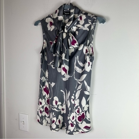 NINE WEST Women's size small Charmeuse Pattern Bow Blouse Grey White Floral - Picture 4 of 8